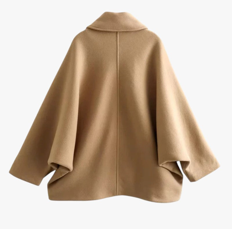 Abrigo de lana oversize con una silueta holgada para el invierno