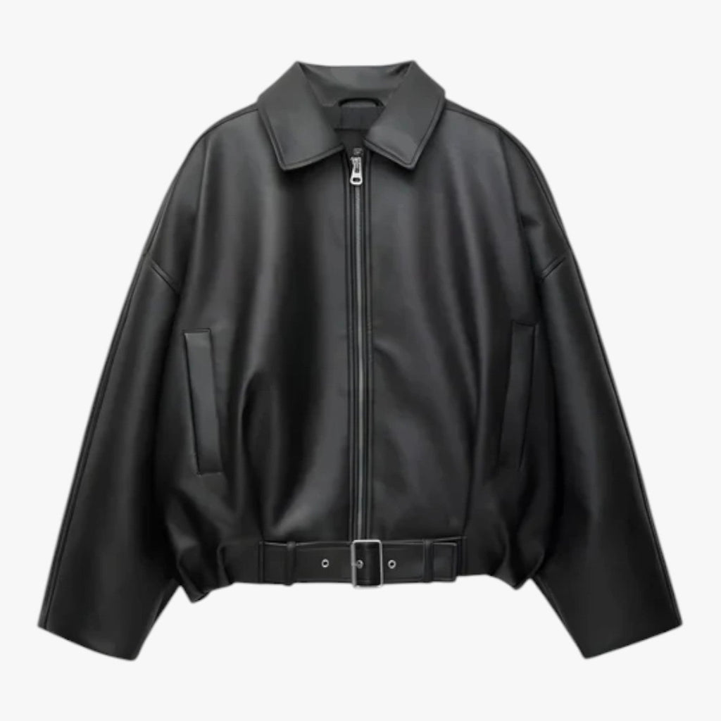 Chaqueta corta de piel con cinturón y corte entallado