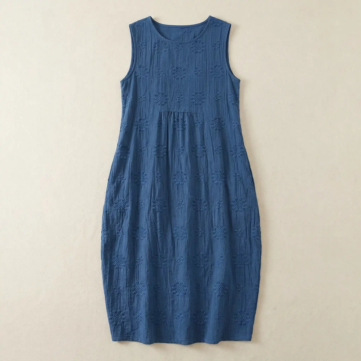 Vestido oversize sin mangas con delicados bordados