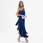 Vestido de noche con flecos y silueta ajustada