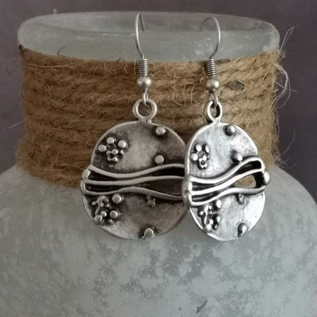 Vintage-Style Wavy Oval Disc Earrings in Silver Colour