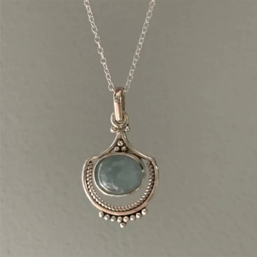 Vintage-Style Green Stone Necklace in Silver Colour