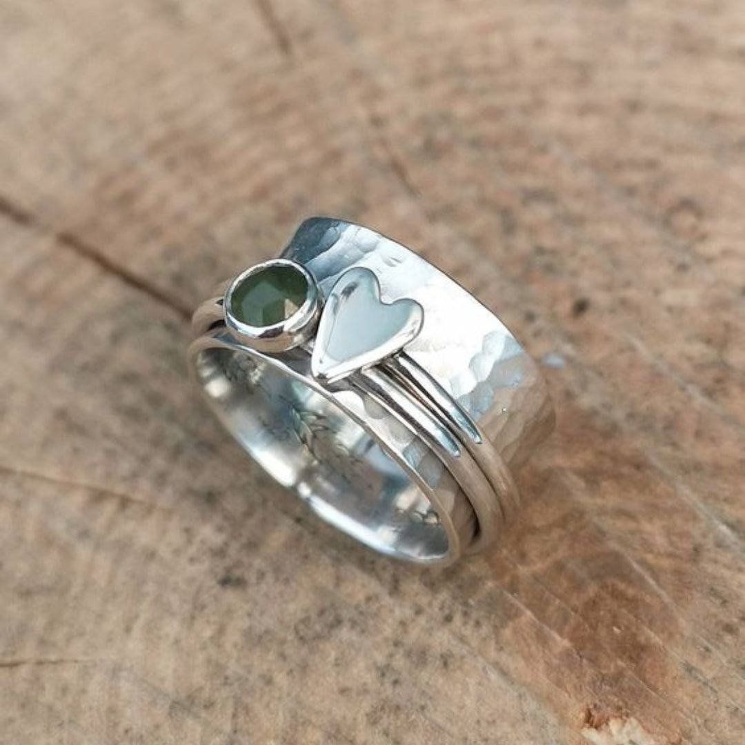 Vintage-Style Heart Ring with Romantic Detail in Silver Colour