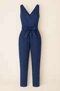 Ärmlös jumpsuit med avsmalnande ben och omlottringning