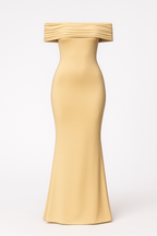 Vestido largo con brillo satinado, hombros descubiertos y espalda abierta