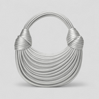 Bolso estructurado con múltiples compartimentos organizados
