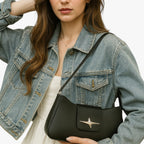 Miniclutch i Y2K-stil med justerbar crossbody-rem