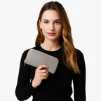 Cartera larga con bolsillo específico para el móvil y ranuras para tarjetas