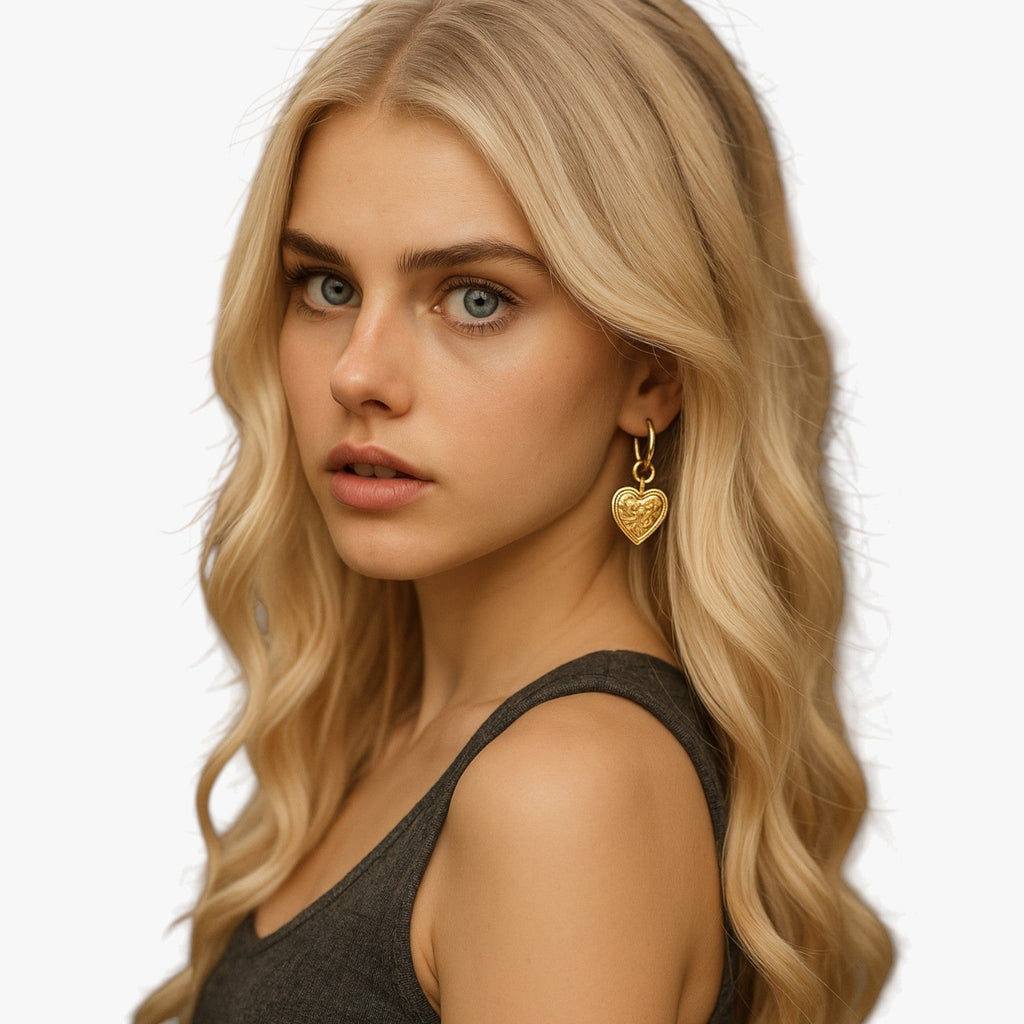 Pendientes retro con forma de corazón y acabado en dorado envejecido