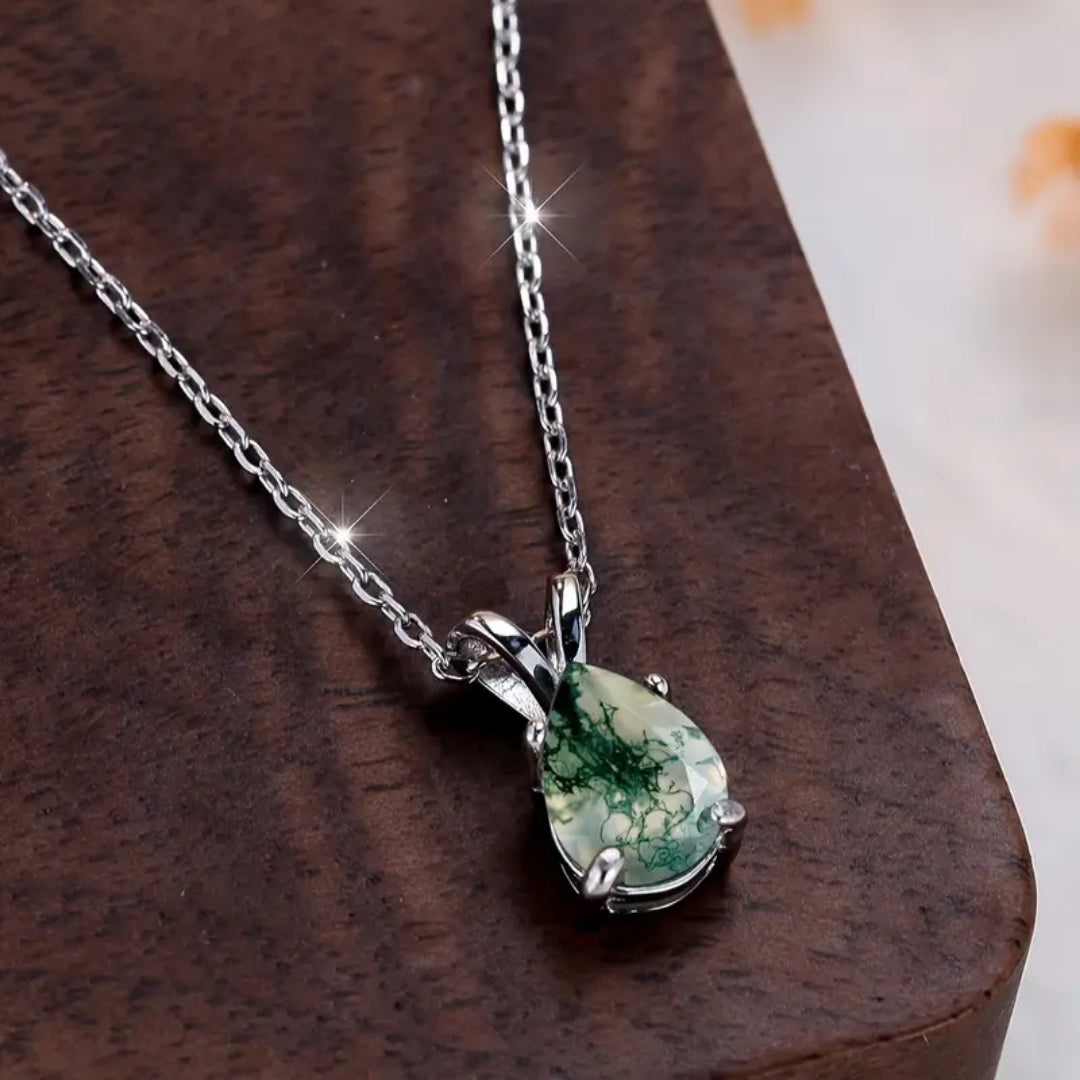 Green Moss-Pattern Stone Drop Necklace in Silver Colour