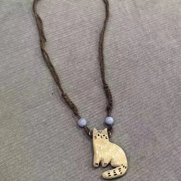 Vintagehalsband med katt och stjärna i två stilar