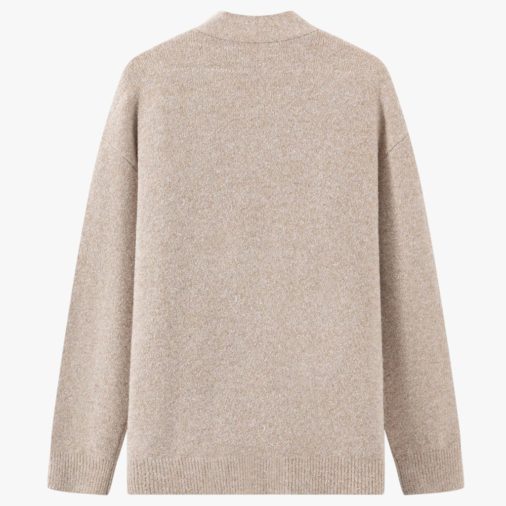 Oversize stickad kofta med V-ringning och mjuk finish