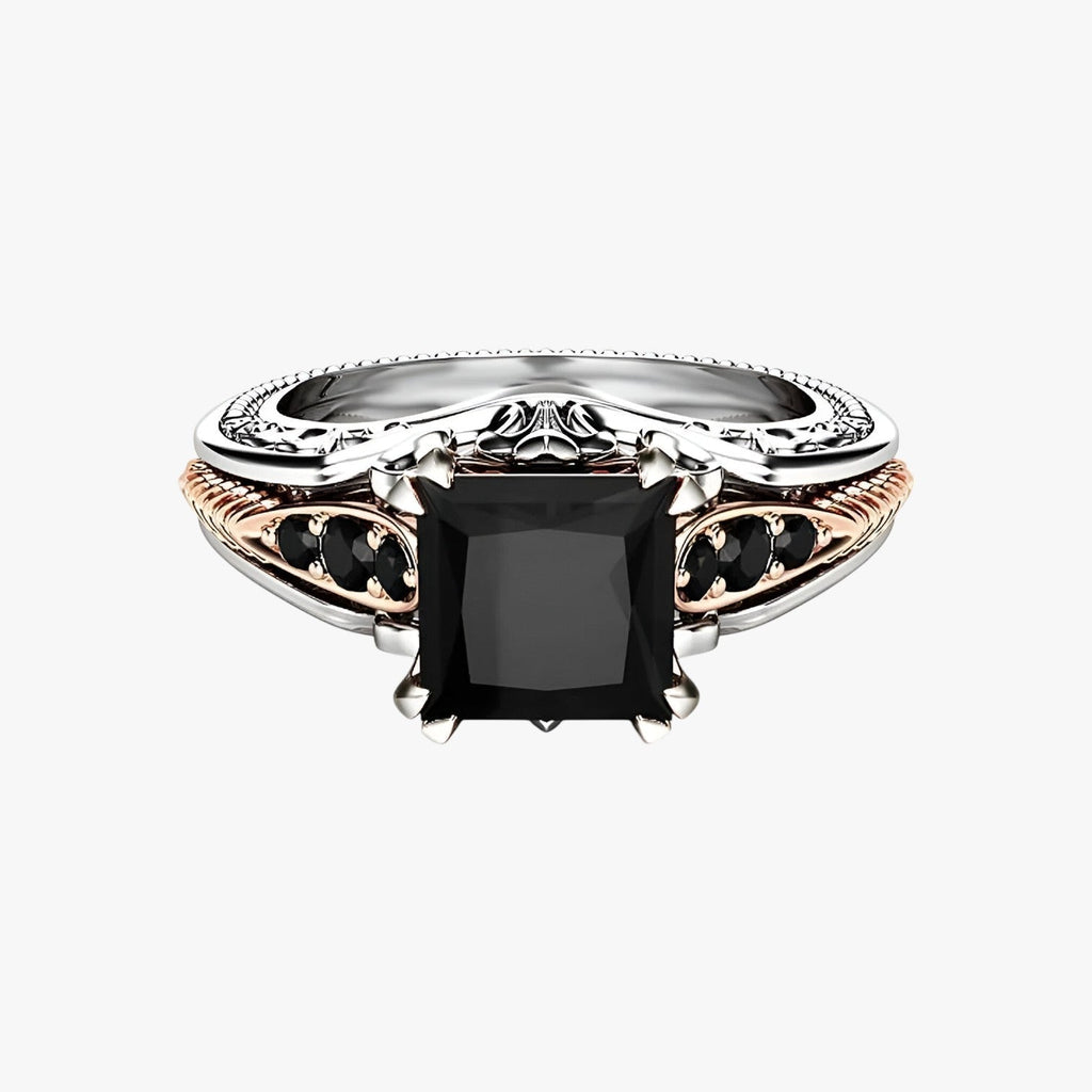 Silverfärgad ring med klar sten och ädelstensdetaljer