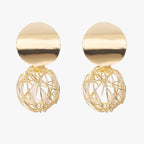 Pendientes colgantes de bola trenzada dorada con diseño vintage