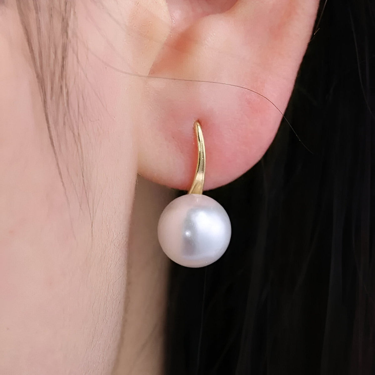 Pendientes de perlas colgantes con detalles de cristal brillante