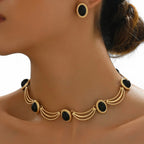 Conjunto de collar y pendientes con colgante de estilo retro