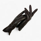 Premium winter gloves with six-point closure