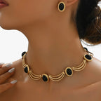 Conjunto de collar y pendientes con colgante de estilo retro