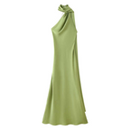 Vestido de noche con espalda al aire y cola fluida