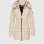 Slim fit-parkas med huva och praktiska detaljer