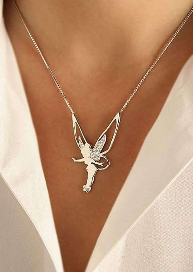 Halsband med älvhänge och lekfull sagodesign