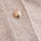 Oversize stickad kofta med V-ringning och mjuk finish