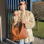 Bolso hobo de piel vegana con interior amplio y cierre de cremallera