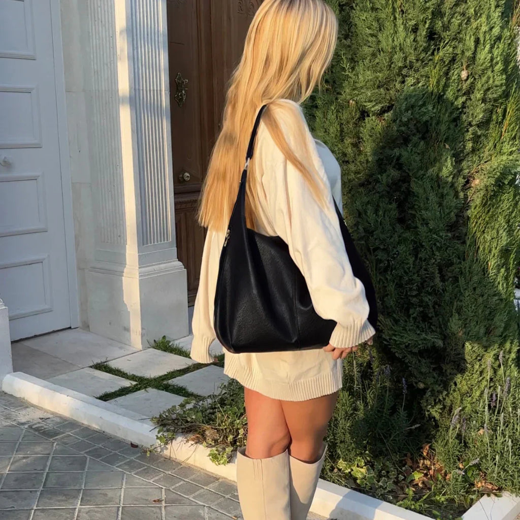 Bolso hobo de piel vegana con interior amplio y cierre de cremallera