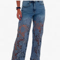Moderna jeans med eleganta spetsapplikationer