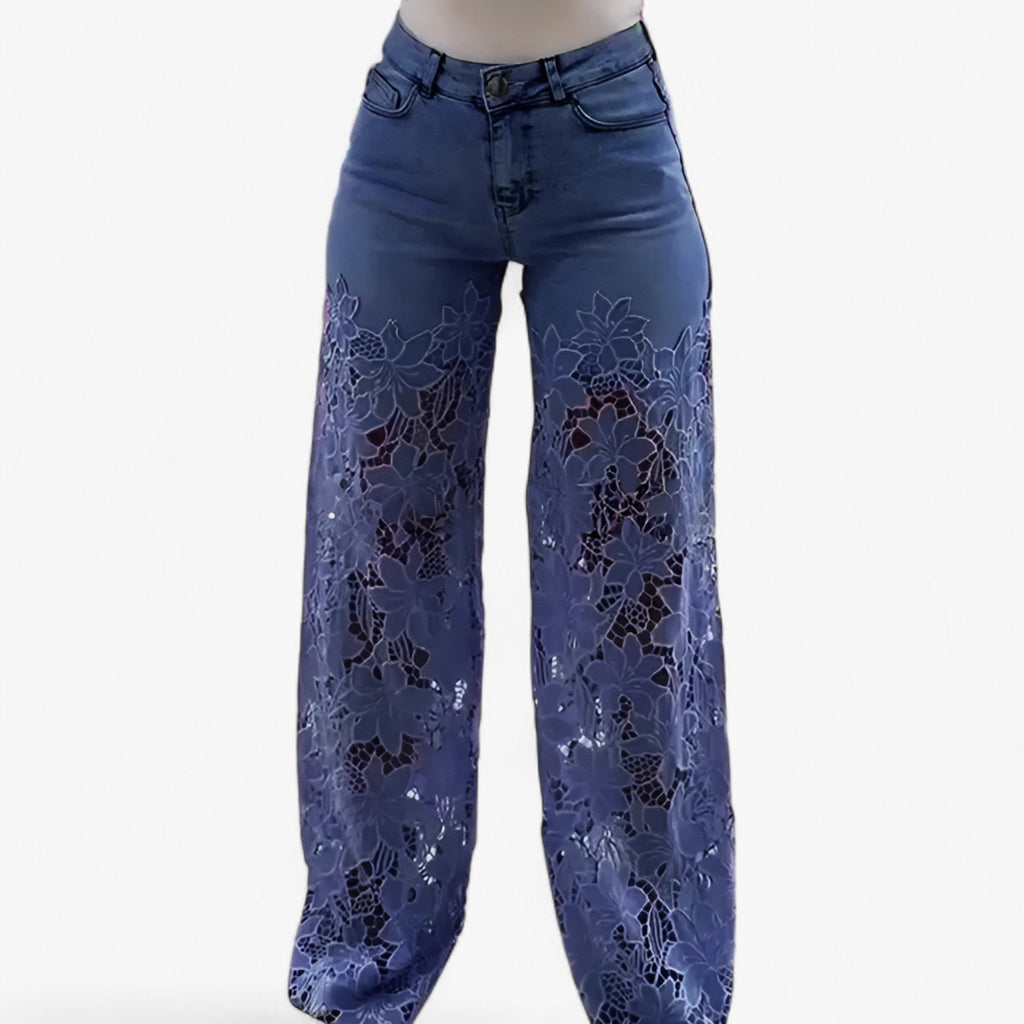 Moderna jeans med eleganta spetsapplikationer