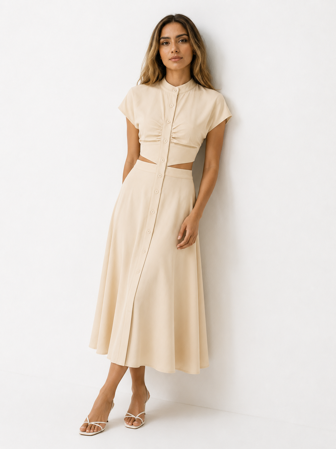 Vestido midi con cuello mao y detalle de abertura en la cintura