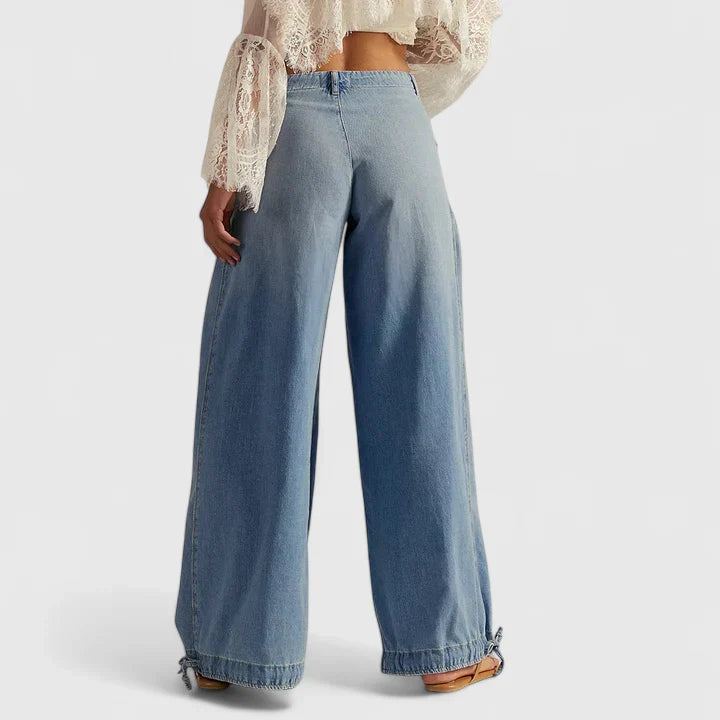 Pleated Trousers with Lightweight Flowing Cut