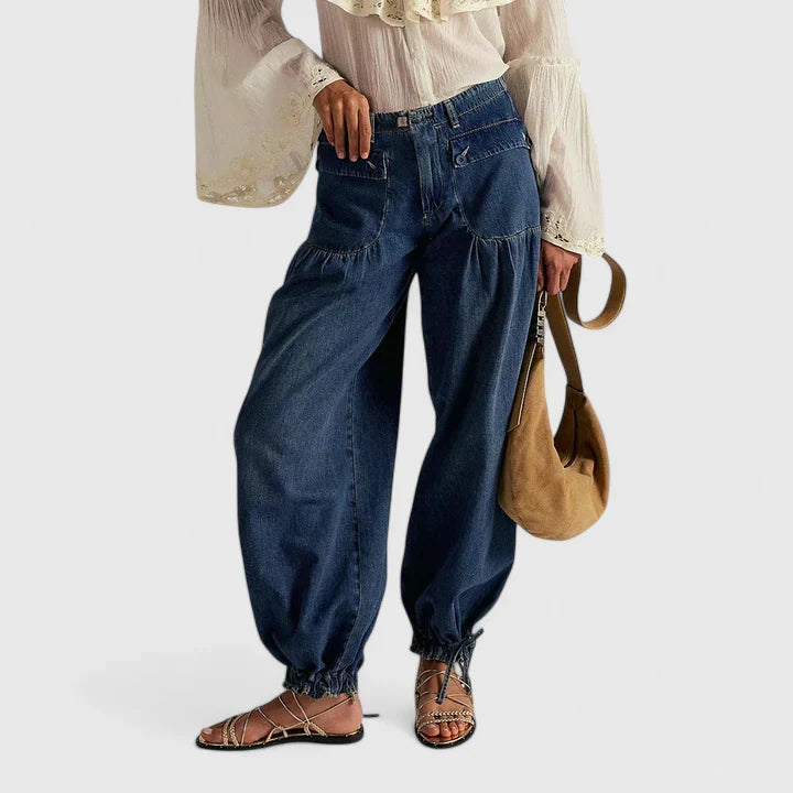 Pleated Trousers with Lightweight Flowing Cut