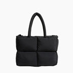 Rymlig puffer-axelväska med modern stil