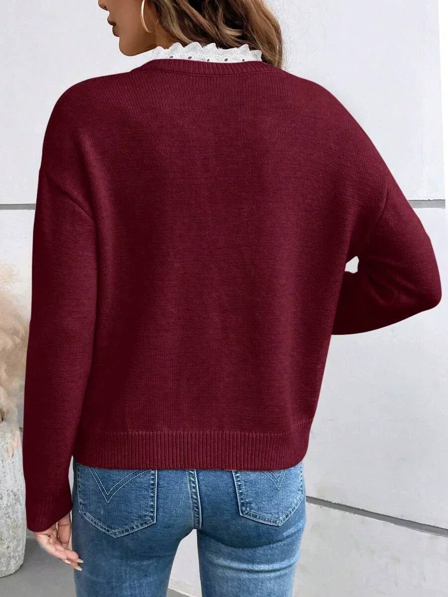 Blus med fransk krage, spetskant och långa ärmar