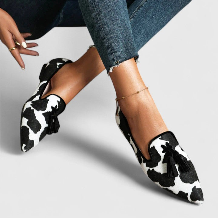 Loafers med spetsig tå och öppen design