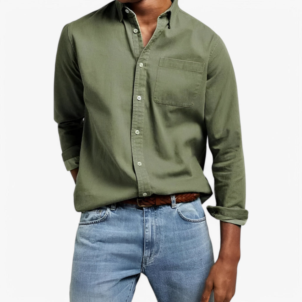 Camisa cargo de hombre de corte ajustado con cuello clásico y bolsillos