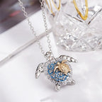 Collar de estilo vintage con colgante de tortuga marina y caparazón detallado