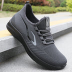 Sneakers i sportklass som andas, med elastisk sula för herr