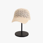 Stickad sommarhatt i mesh som andas med justerbar passform