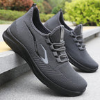 Sneakers i sportklass som andas, med elastisk sula för herr