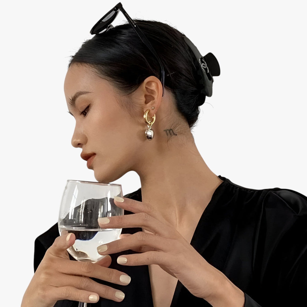 Pendientes con forma de corazón en tonos dorado y plateado combinados
