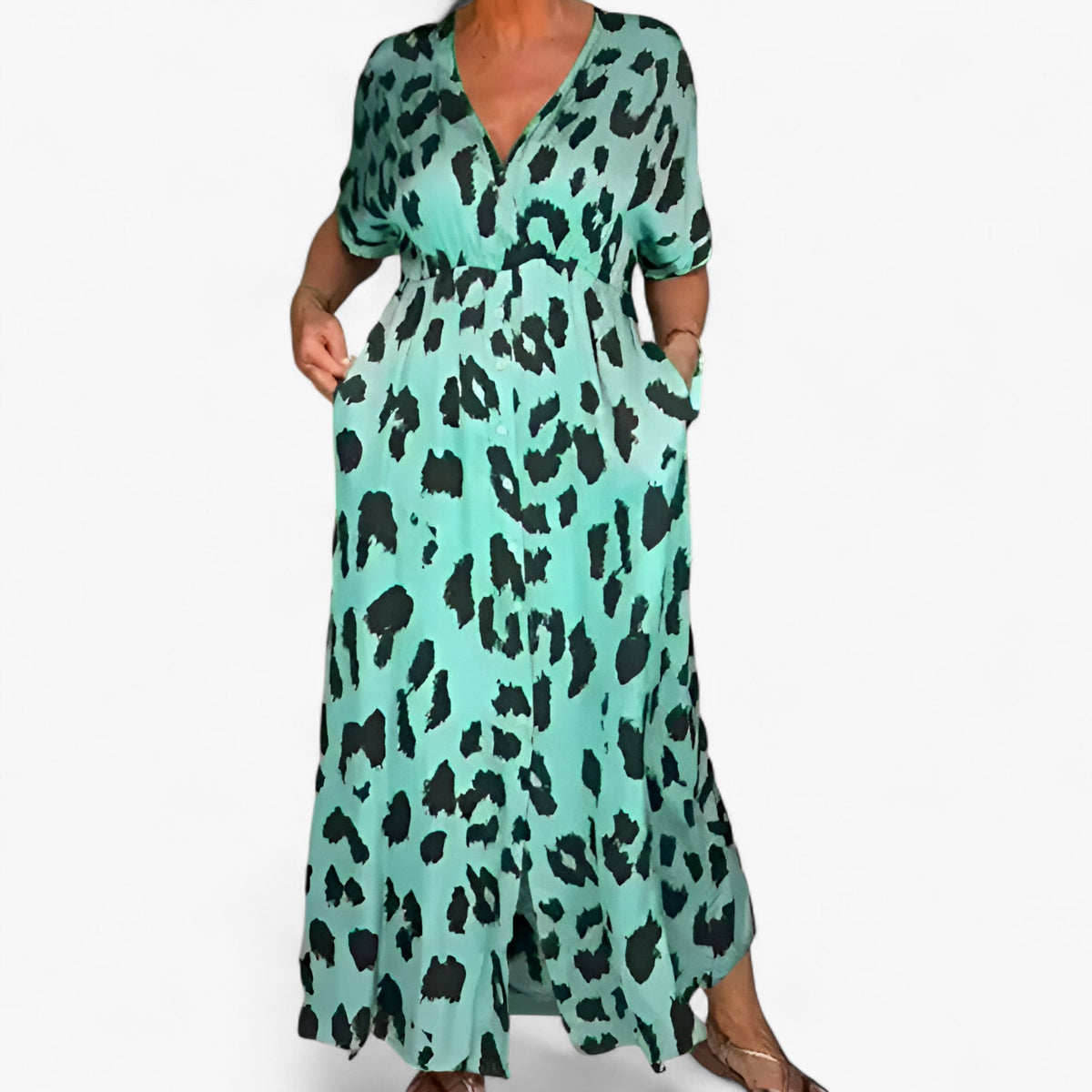 Leopard Print Maxi Dress with V-Neck and Flowing Fit