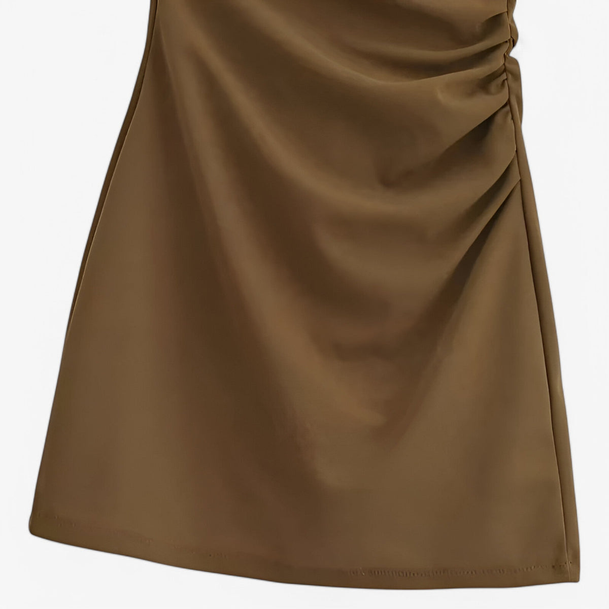 Vestido corto fruncido y sofisticado con detalle drapeado