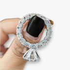 Anillo en tono plata con halo oculto
