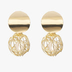 Pendientes colgantes de bola trenzada dorada con diseño vintage