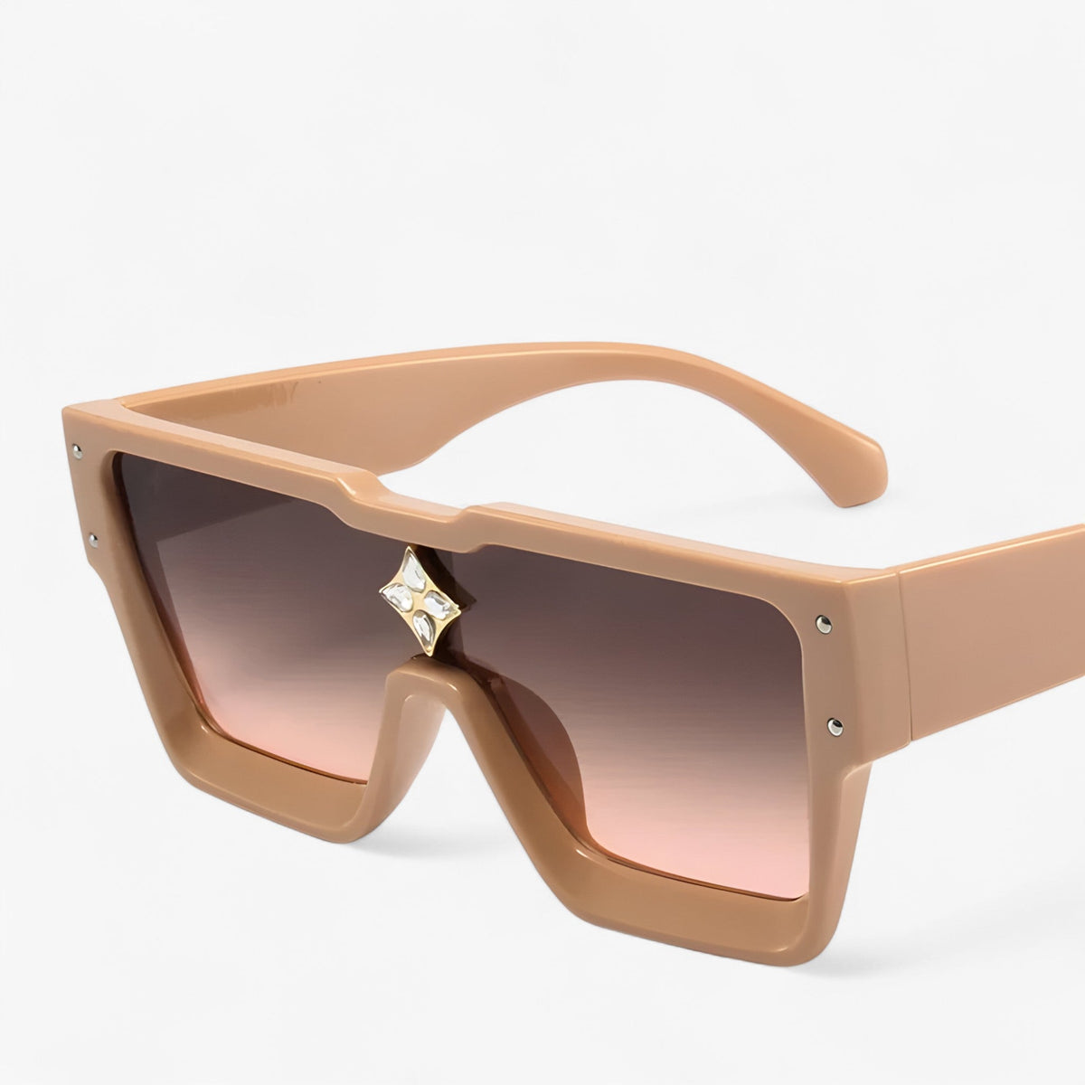 Square Mirrored Sunglasses with a Bold, Confident Frame