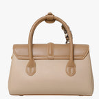 Bolso de hombro amplio con acabado texturizado resistente