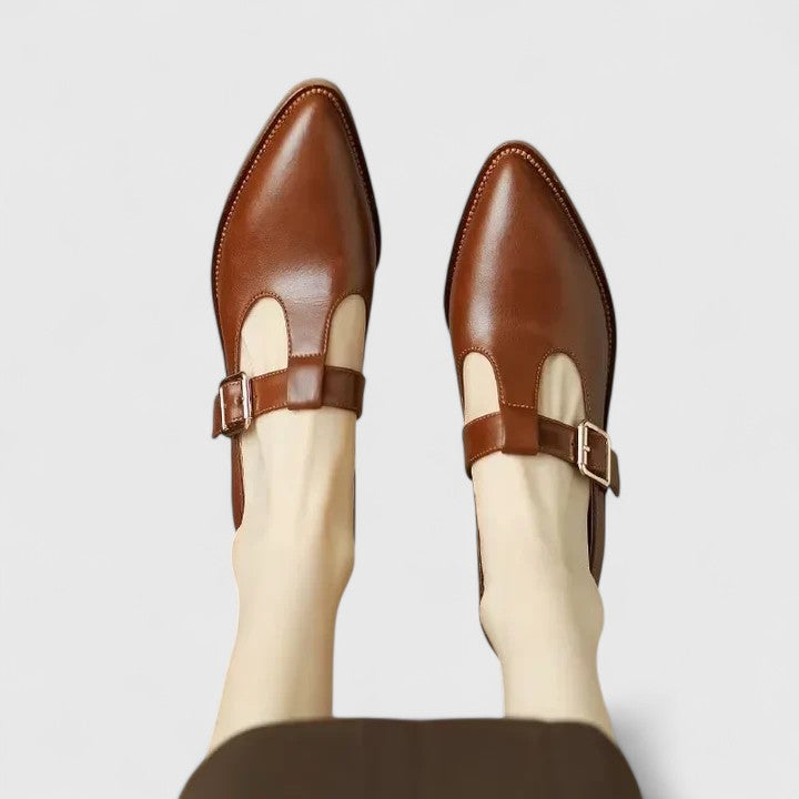 Pointed Toe Heels with Minimalist Silhouette