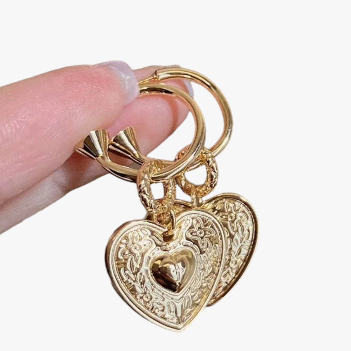 Pendientes retro con forma de corazón y acabado en dorado envejecido